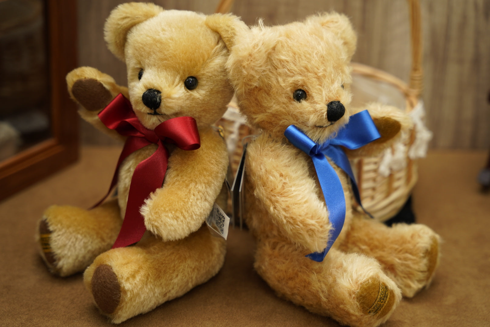 𝐌𝐄𝐑𝐑𝐘𝐓𝐇𝐎𝐔𝐆𝐇𝐓