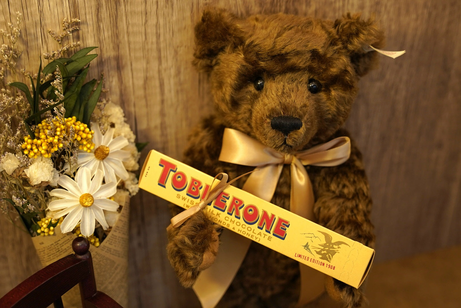 𝑺𝒕𝒆𝒊𝒇𝒇 𝑻𝒐𝒃𝒍𝒆𝒓𝒐𝒏𝒆 𝑻𝒆𝒅𝒅𝒚 𝑩𝒆𝒂𝒓🧸🍫