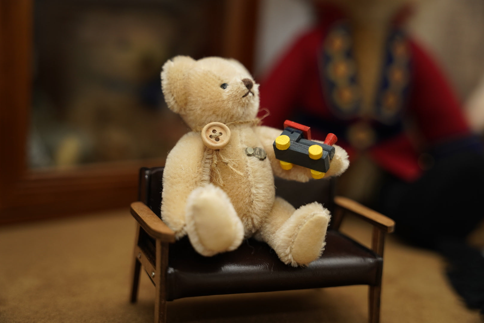 Hermann Teddy with train