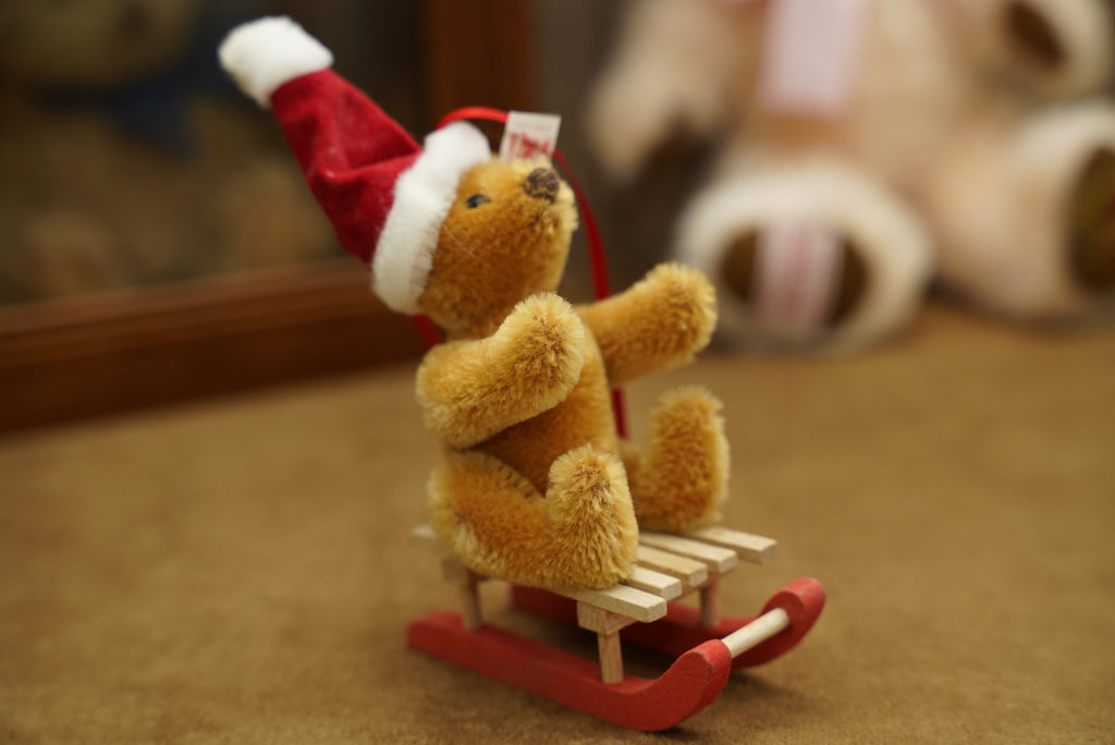 ꜱᴛᴇɪꜰꜰ ᴛᴇᴅᴅʏ  𝗢𝗻 𝗔 𝗦𝗹𝗲𝗶𝗴𝗵 𝗢𝗿𝗻𝗮𝗺𝗲𝗻𝘁