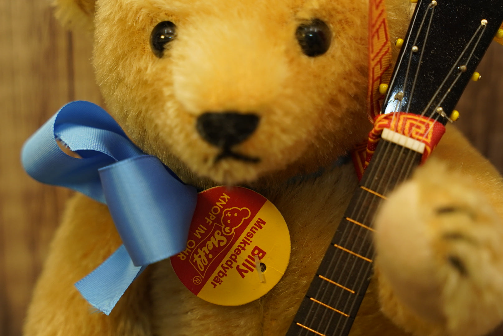 ꜱᴛᴇɪꜰꜰ ᴍᴜꜱɪᴄᴀʟ ᴛᴇᴅᴅʏ ʙᴇᴀʀ "ʙɪʟʟʏ" ᴡɪᴛʜ ɢᴜɪᴛᴀʀ🎸